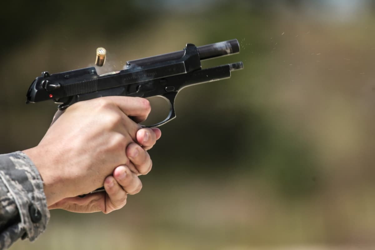 Tragedie în Maramureș: bărbatul împușcat accidental de fiul său cu o armă de vânătoare a murit. Tânărul a fost plasat în arest la domiciliu