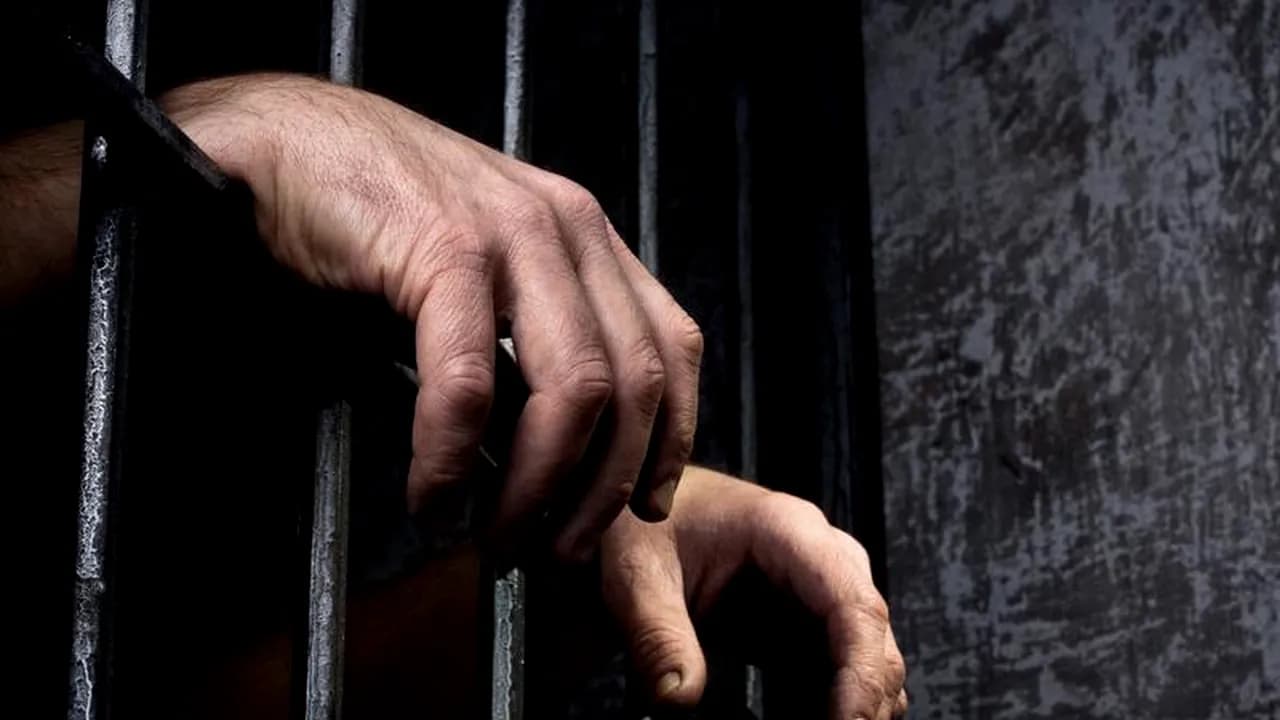 Pedofilul care a evadat de la Penitenciarul Craiova a fost ucis de poliție. Bărbatul încerca să fugă
