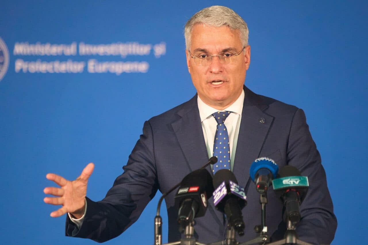 Premieră pe ultima sută de metri. Ministrul interimar al Muncii, Dragoș Pîslaru, sesiune live pe Facebook pe legea salarizării
