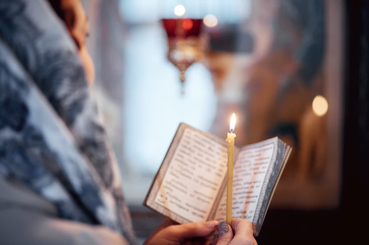 Românii preferă un trai modest, dar stabil, decât unul proper și incert, arată Barometrul INSCOP. Credința rămâne pe primul loc în topul valorilor