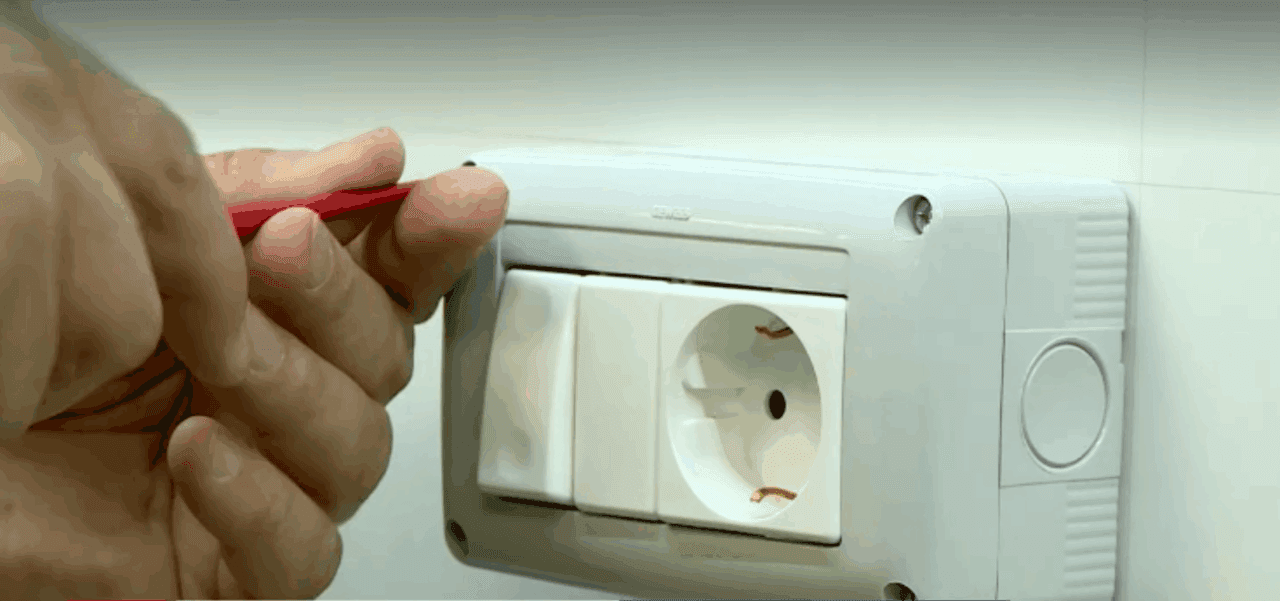 Cât câștigă un electrician acum, în martie 2026. Mulți tineri aleg școli duale, atrași de veniturile atractive