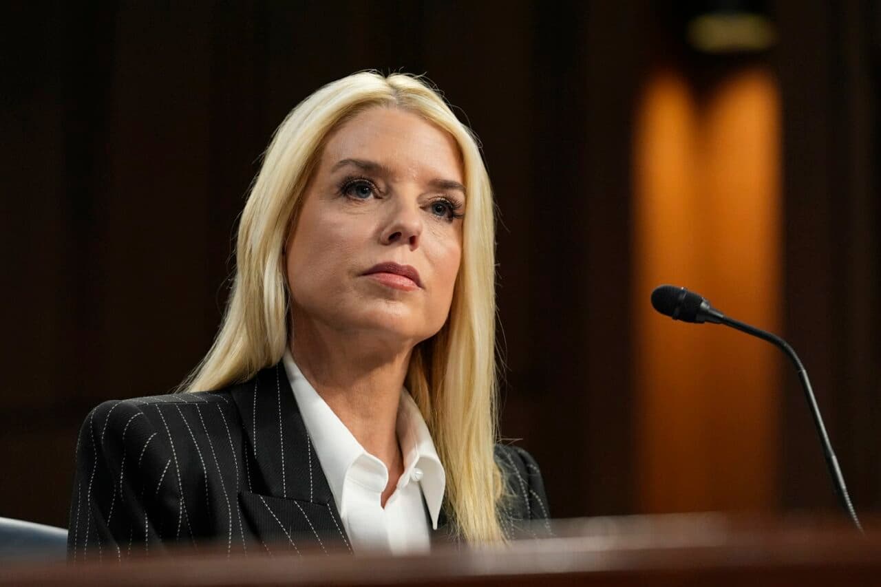 Trump o readuce pe Pam Bondi, recent demisă din fruntea Justiției în scandalul Epstein, la Casa Albă într-un comitet-cheie pentru AI