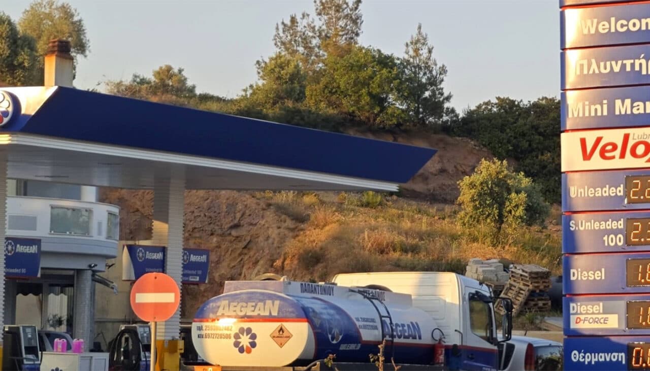 Cât costă benzina și motorina în Grecia? Imagini realizate de un turist român uimit, într-o benzinărie din Thassos: „În caz că veniți de Rusalii”