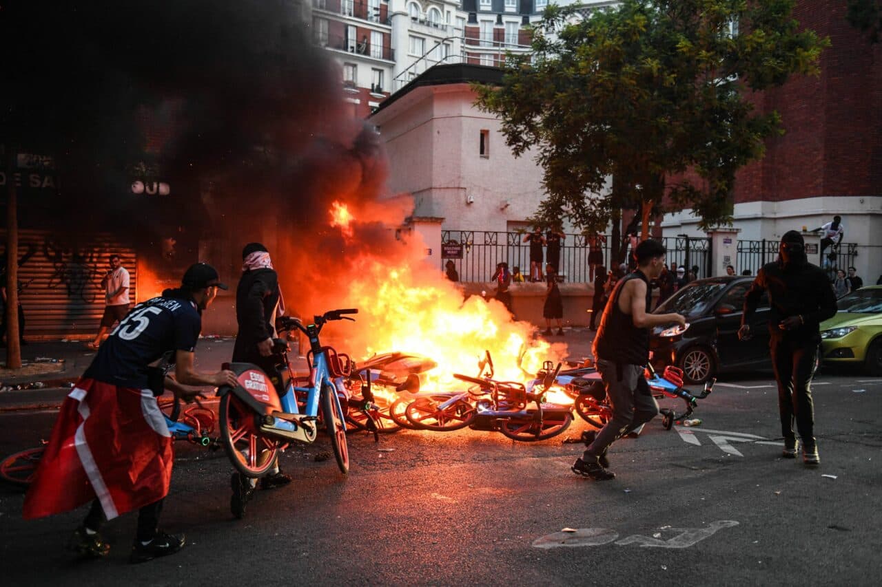 Bilanț tulburător după victoriei PSG în Liga Campionilor: Un mort, 780 de arestări și sute de răniți
