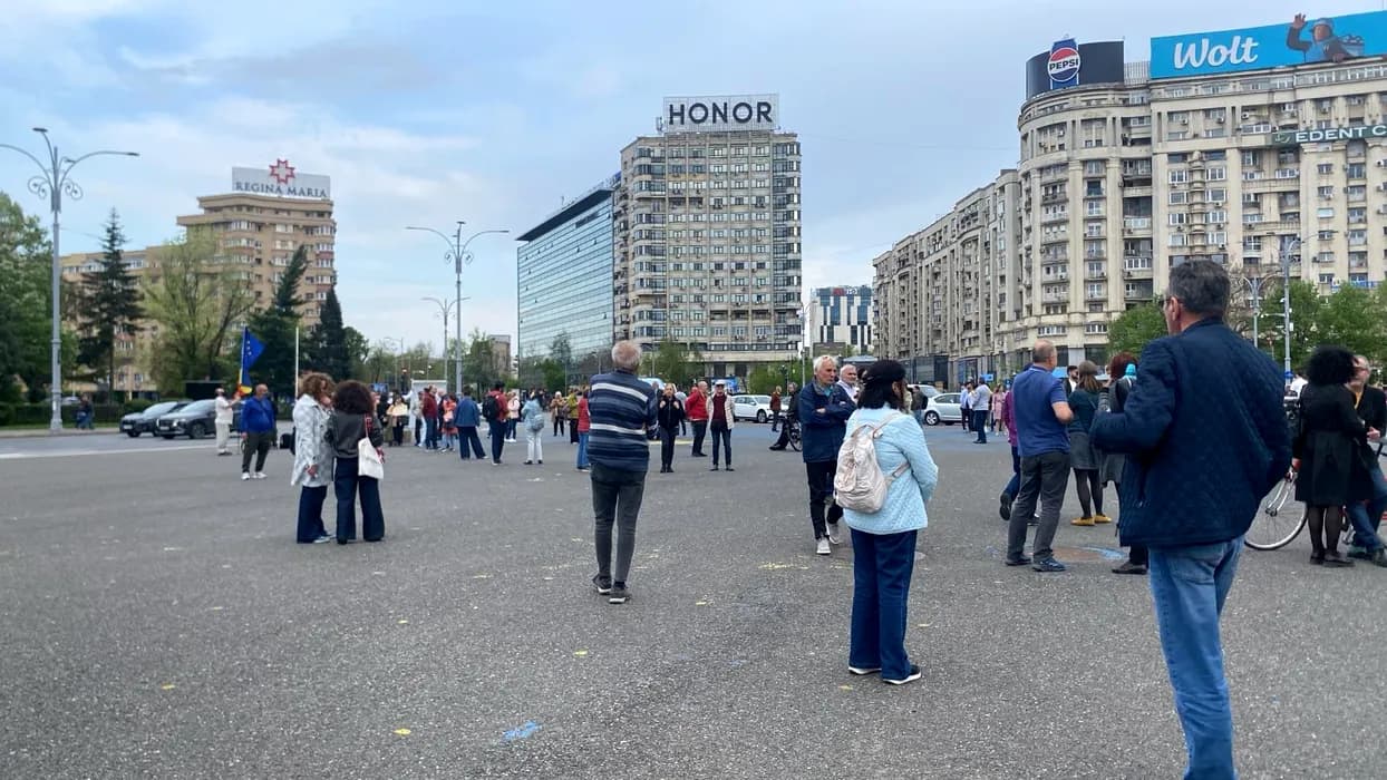Miting pro-Bolojan, anunţat duminică, acasă la Oradea. Data trecută, au iesit 8 oameni în centrul orașului. La București, au fost câteva zeci