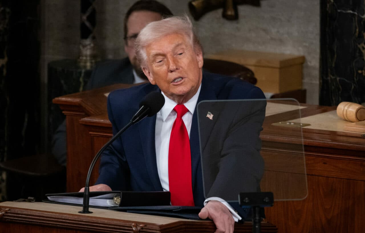 Fondul controversat de 1,8 miliarde de dolari al administrației Trump, blocat de o instanță din SUA. Acuzații grave din partea democraților. Programul, contestat inclusiv de republicani
