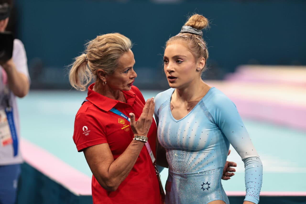 Sabrina Voinea e acuzată că și-ar fi bătut iubitul, coleg în lotul național. Tânărul gimnast a depus plângere împotriva sportivei