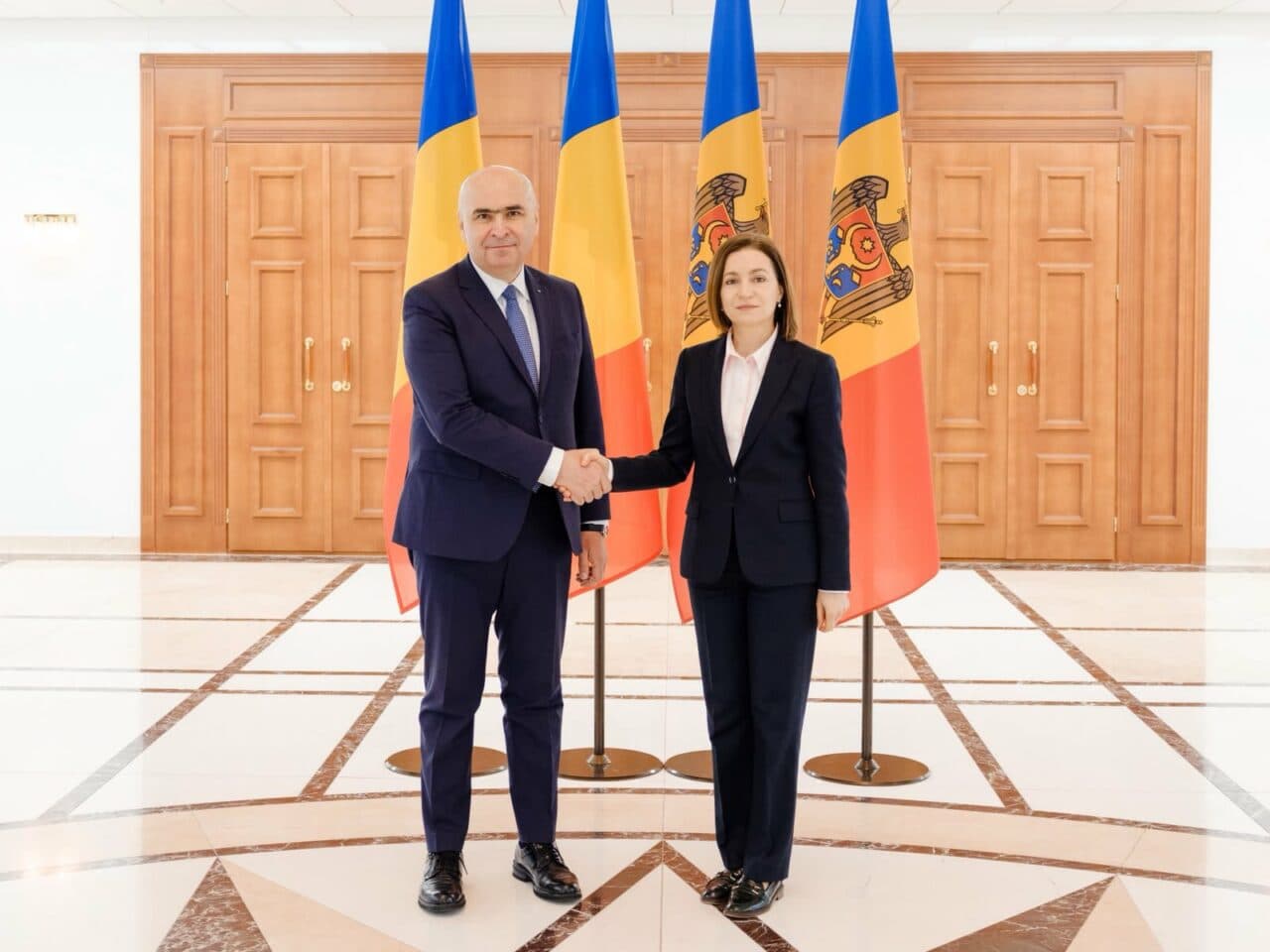 Istoricul bunelor relații dintre Maia Sandu și Ilie Bolojan. Premierul demis a preferat vizita în Moldova în locul CSAT-ului pe drona din Galați