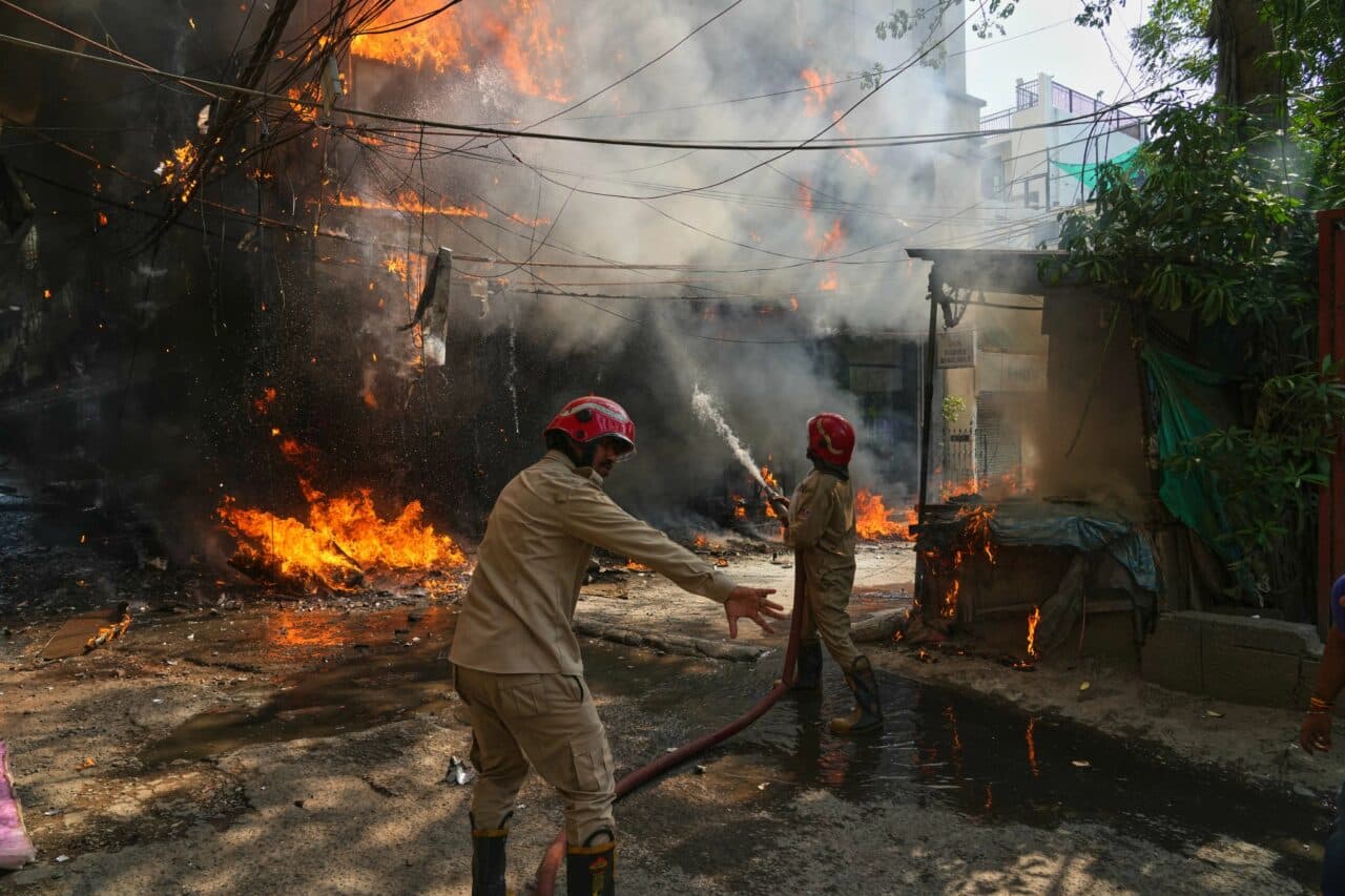Incendiu devastator într-un hotel din New Delhi: 21 de persoane au fost ucise