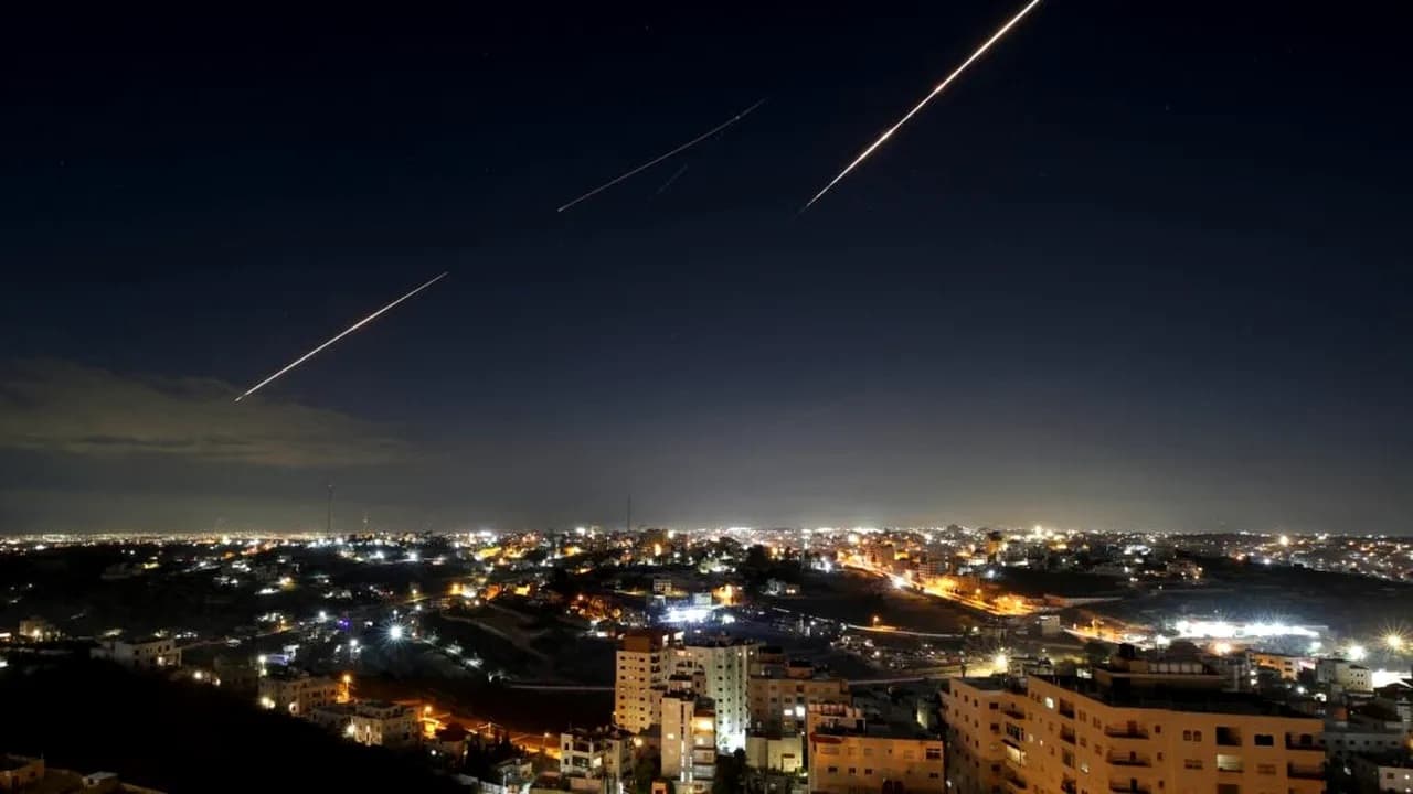 Iranul a atacat Israelul cu rachete. Axios: Trump îl va suna pe Netanyahu și îl va presa să nu riposteze