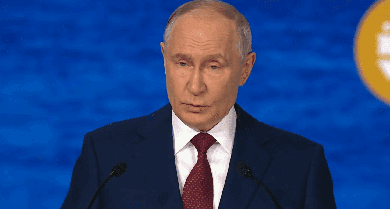 Putin la „Davosul rus”: „Furtul rezervelor internaționale ale Rusiei a afectat negativ dolarul și euro“. Ce avertizează liderul de la Kremlin