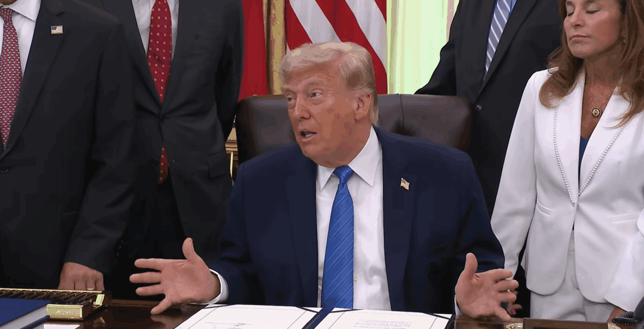 Trump amenință Iranul cu reluarea bombardamentelor dacă nu va semna rapid un acord de pace. „Îi vom ataca foarte dur”