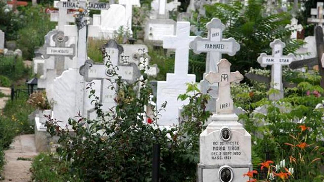Tragedie în județul Cluj. Un copil de 12 ani a murit după ce o cruce din beton a căzut peste el