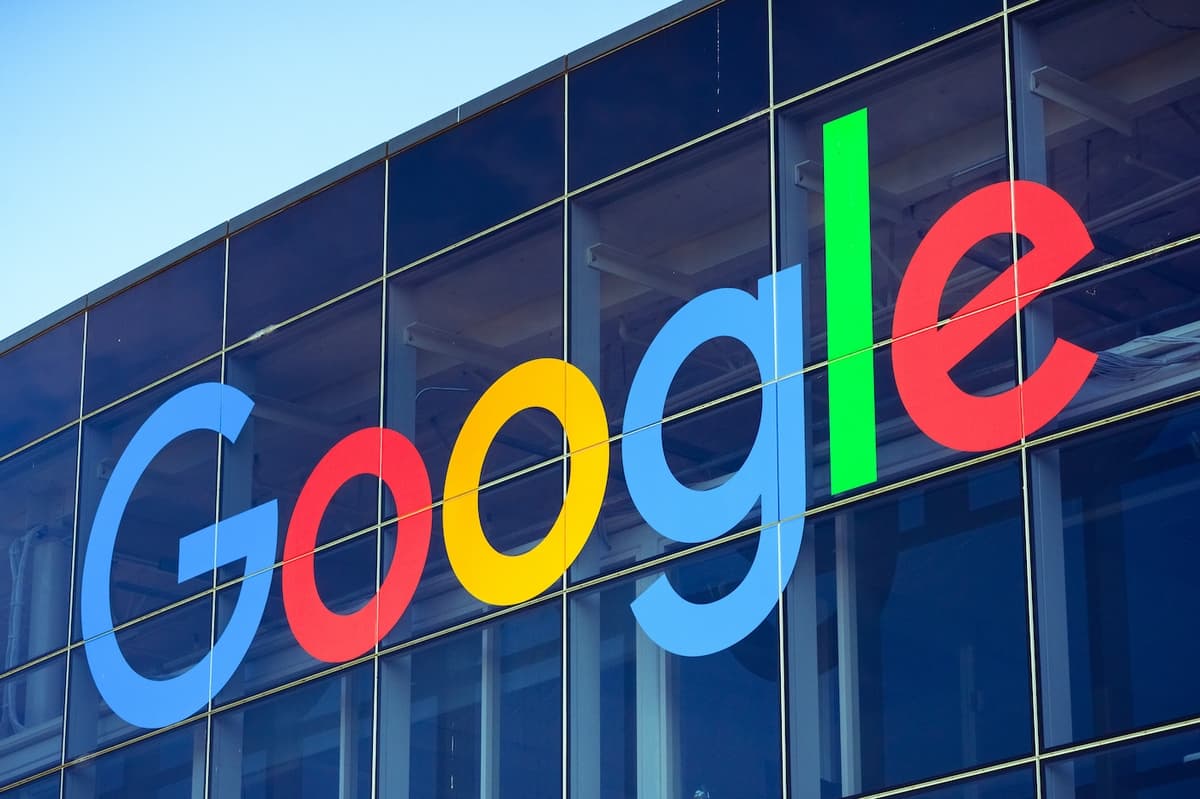 Mutare de forță în Marea Britanie în lupta cu abuzurile Google. Ce obligații noi are gigantul tech când vine vorba de afișarea știrilor