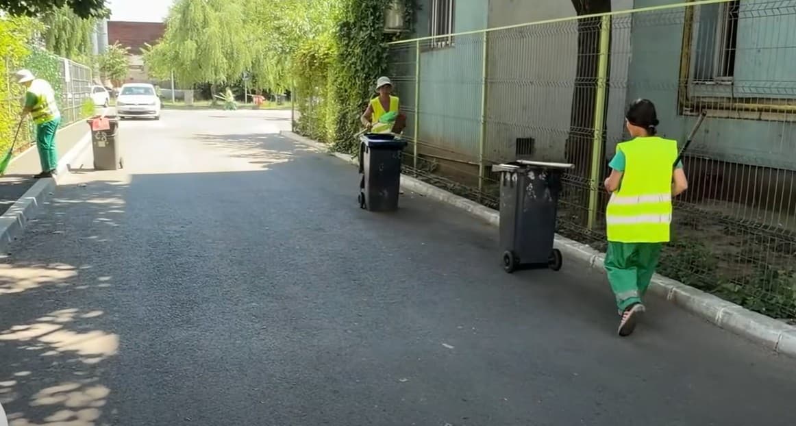 (P) Echipele de la Salubrizare S5 și Amenajare Edilitară S5 au intervenit în zona Iacob Andrei