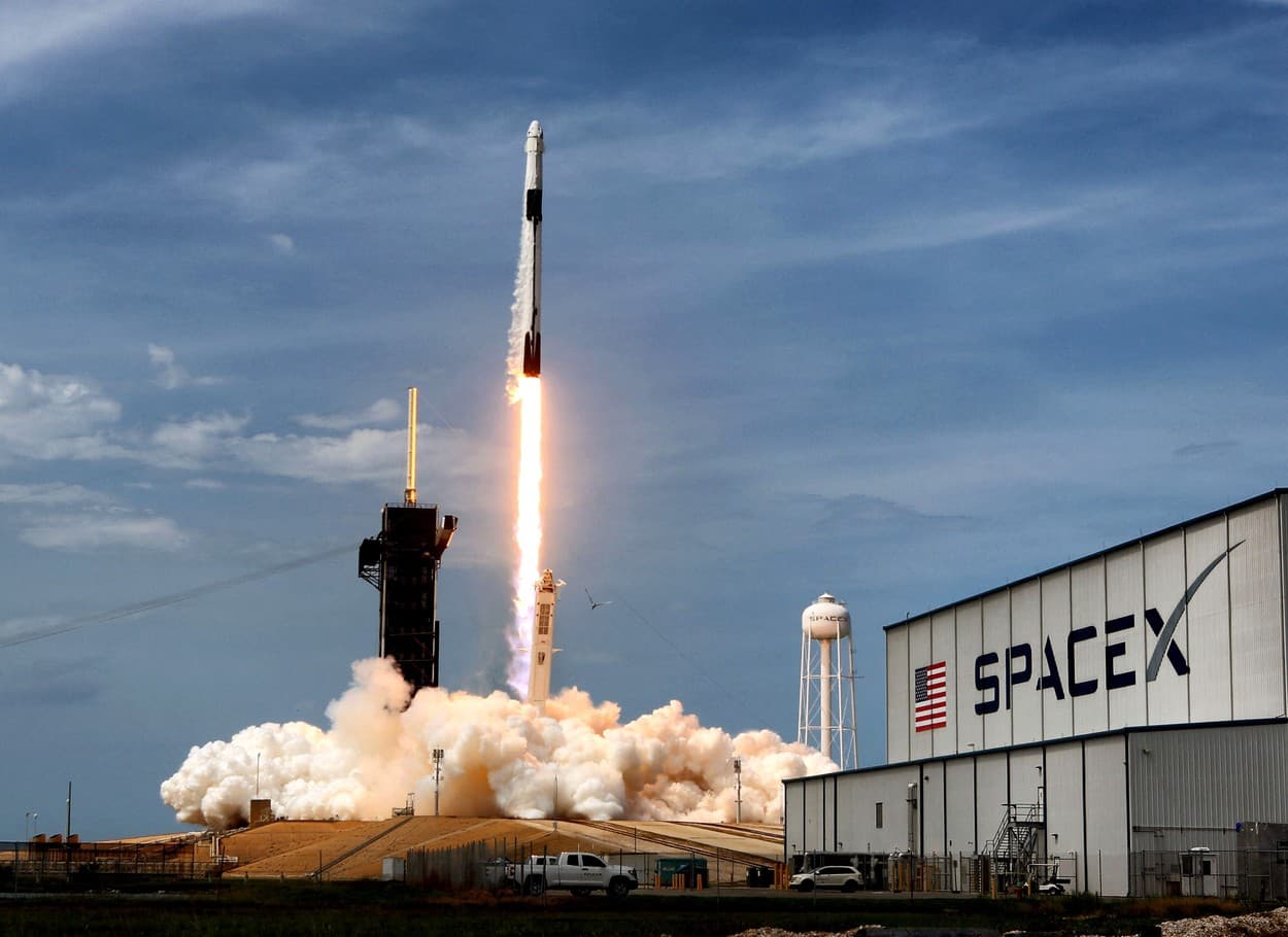 SpaceX, evaluată la 1770 de miliarde de dolari înaintea listării la bursă