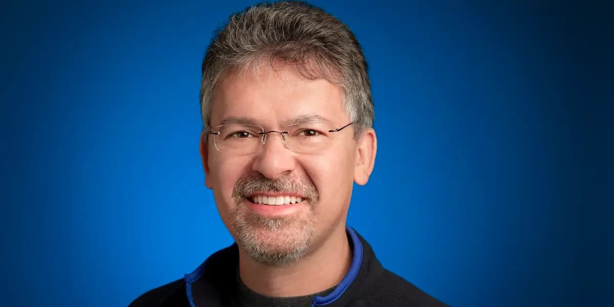 John Giannandrea, directorul departamentului de inteligență artificială din cadrul Apple, va părăsi compania