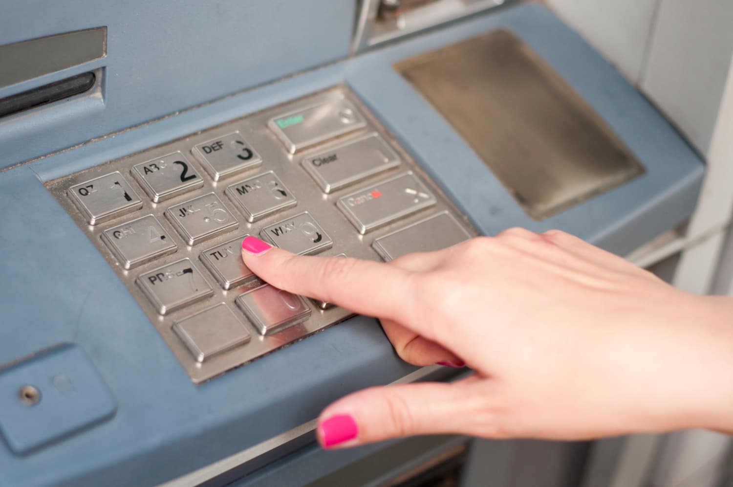Bani de la bancomat: Schimbarea radicală din proiectul de lege care elimină sumele fixe la orice ATM