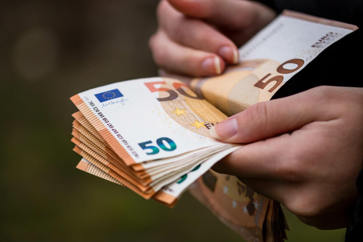 În timp ce UE se pregătește de euro digital, CE anunță: România nu este pregătită să adopte moneda euro