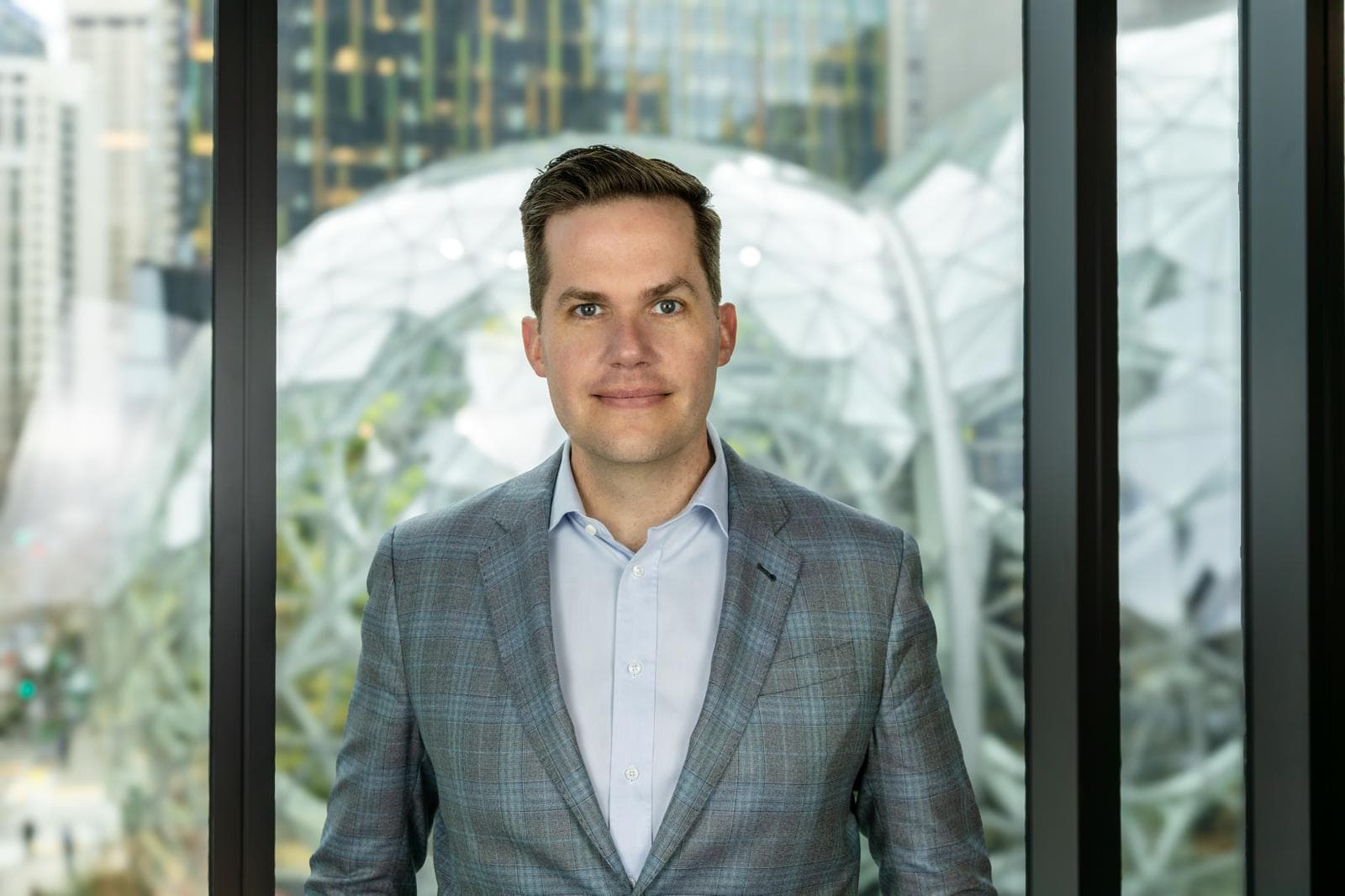 EXCLUSIV | De la „muncitor pe șantier” la „arhitect”: Cum a transformat inteligența artificială rolul programatorului – interviu cu McLaren Stanley, Senior Principal Engineer la gigantul Amazon. De ce nu este tabu folosirea IA în codare?