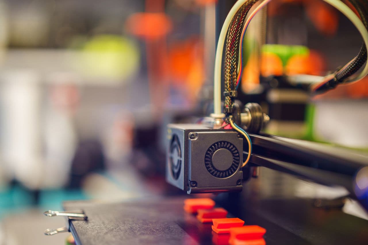 „Războinicii” imprimantelor 3D din Europa ajută Ucraina să lupte împotriva Rusiei