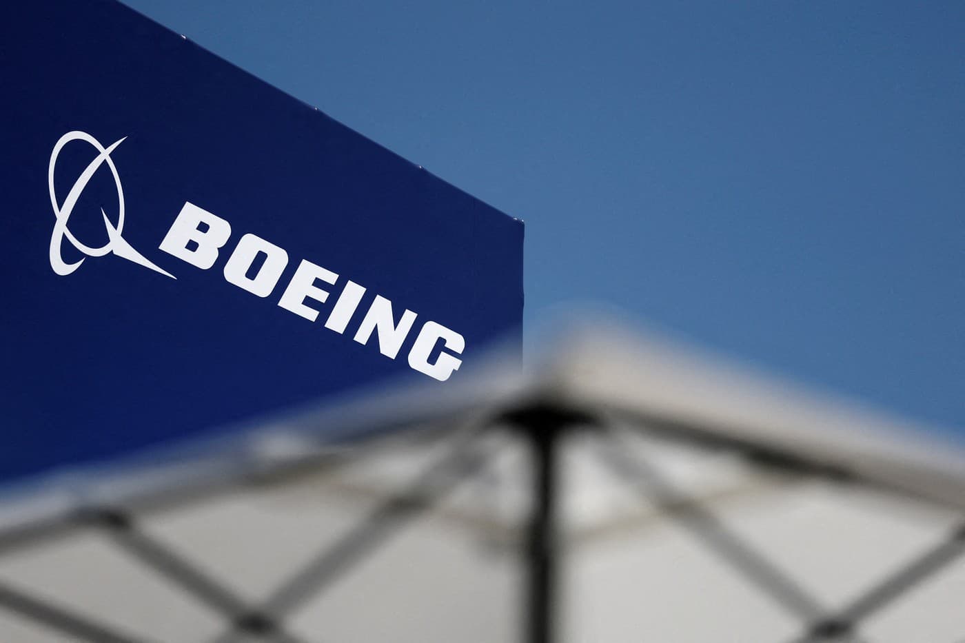 TAROM denumește un Boeing 737 MAX „Mircea Lucescu”, în memoria antrenorului