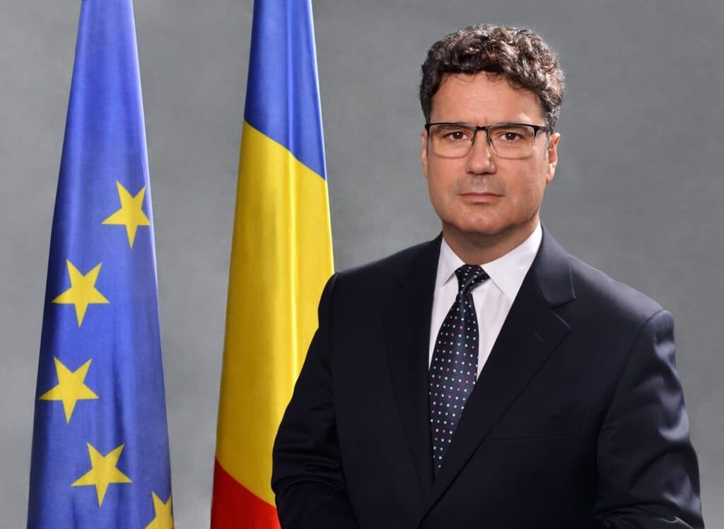 Rectorul SNSPA propune guvern de armistițiu