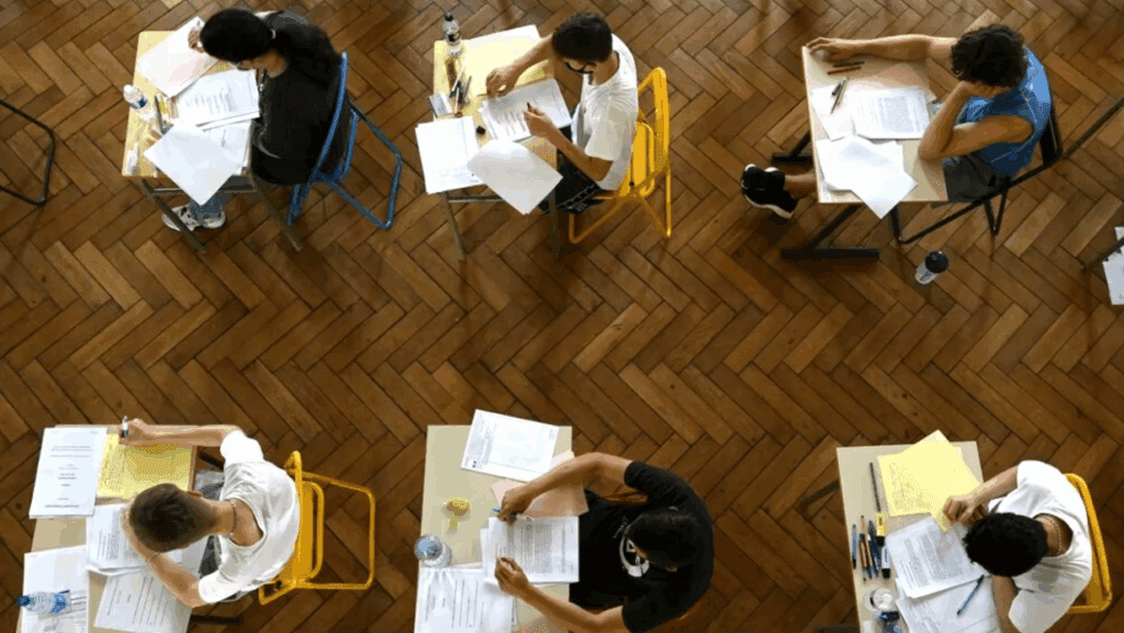 Rezultate Simulare Evaluare Națională 2026. Ce se întâmplă cu notele obținute de elevi