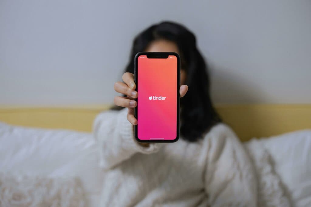Tinder integrează mai multă inteligență artificială în aplicație pentru a crea „match-uri” mai personalizate