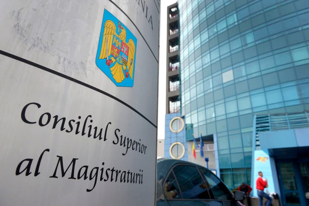 Justiția din România, suprasolicitată. Dosarele cresc cu 11%, concursurile în magistratură sunt blocate. De câți magistrați mai este nevoie?