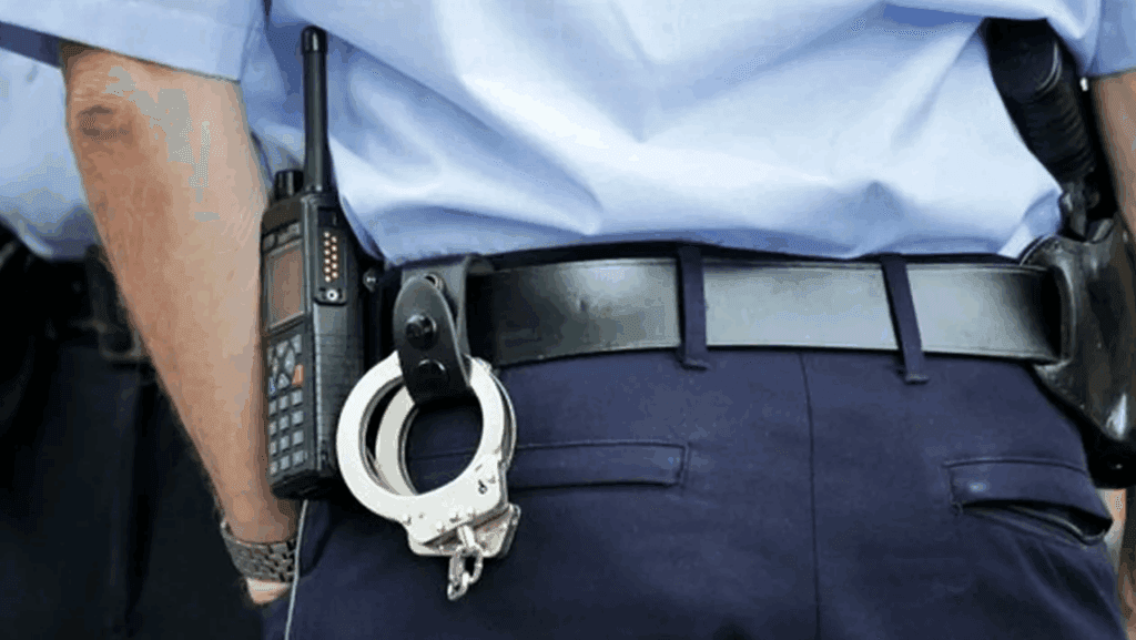 Comisar șef din IPJ Bacău, prins în flagrant când primea 1 000 de lei mită