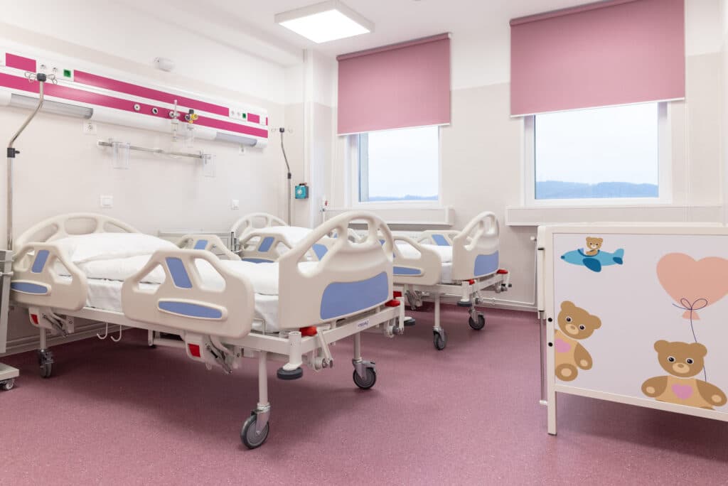 Salariile medicilor și asistenților din 2027: cât ar urma să câștige în noua lege a salarizării