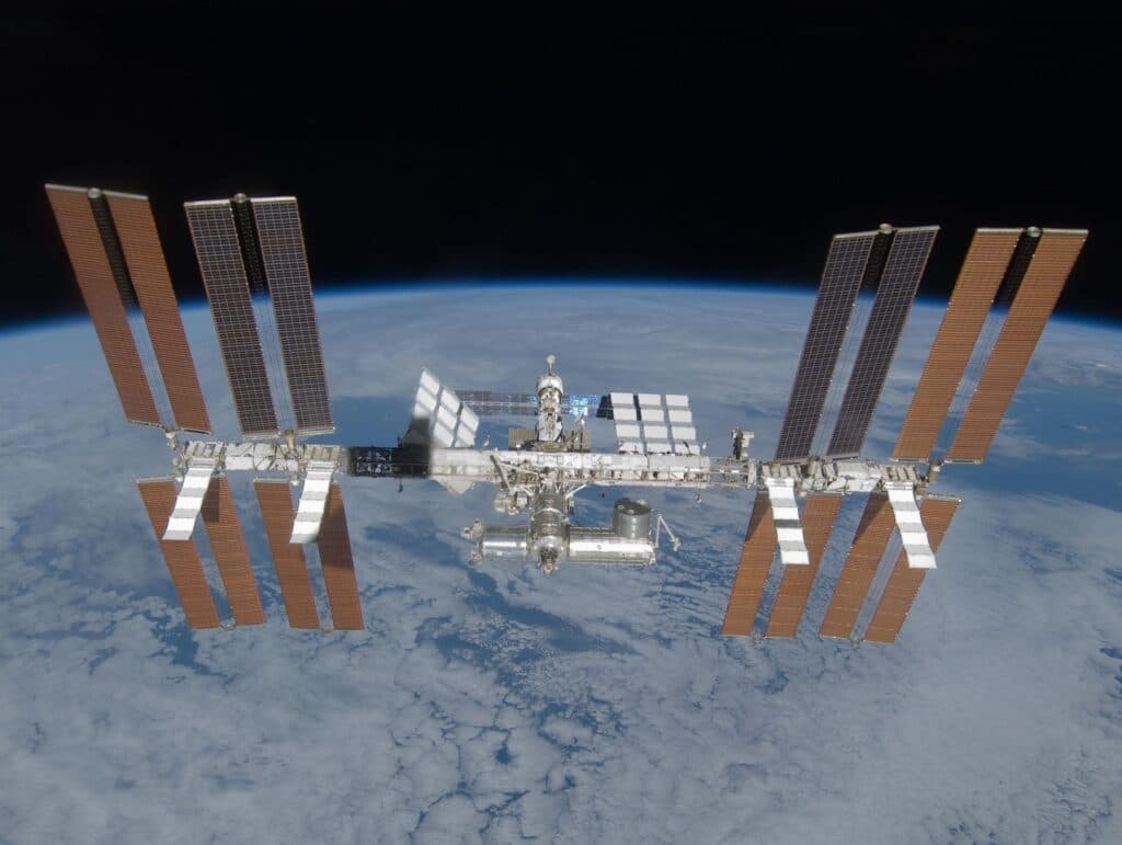 Mister și evacuare medicală. Experții NASA încearcă să afle de ce un astronaut aflat în spațiu nu a mai putut vorbi