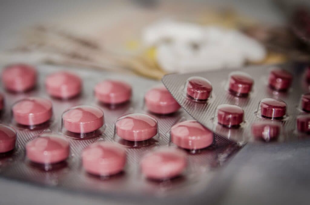 O asistentă medicală a furat medicamente oncologice pentru uz personal. Ce pedeapsa a primit