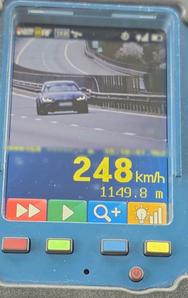 Șofer din București prins cu 248 km/h pe un sector din Autostrada Transilvania