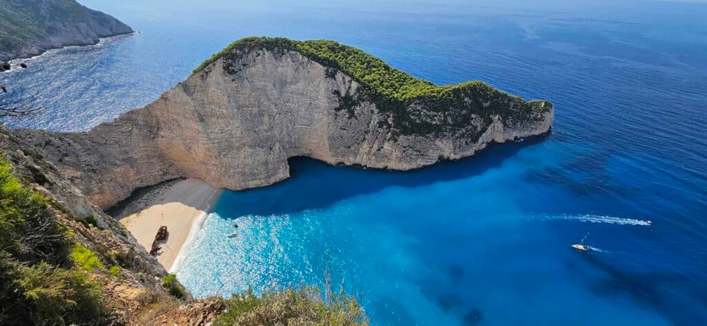 Sezonul turistic în Grecia, plin de incertitudini: turiștii fideli, cheltuieli, destinații preferate în funcție de continent