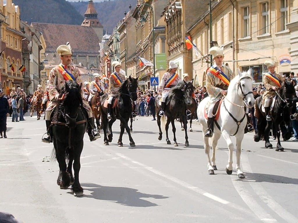 Brașovul se pregătește pentru Parada Junilor. Restricții de circulație pe traseu