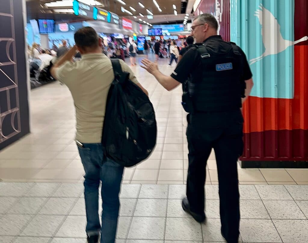 Londra – Bacău, un drum mult prea scump pentru un român prins la furat