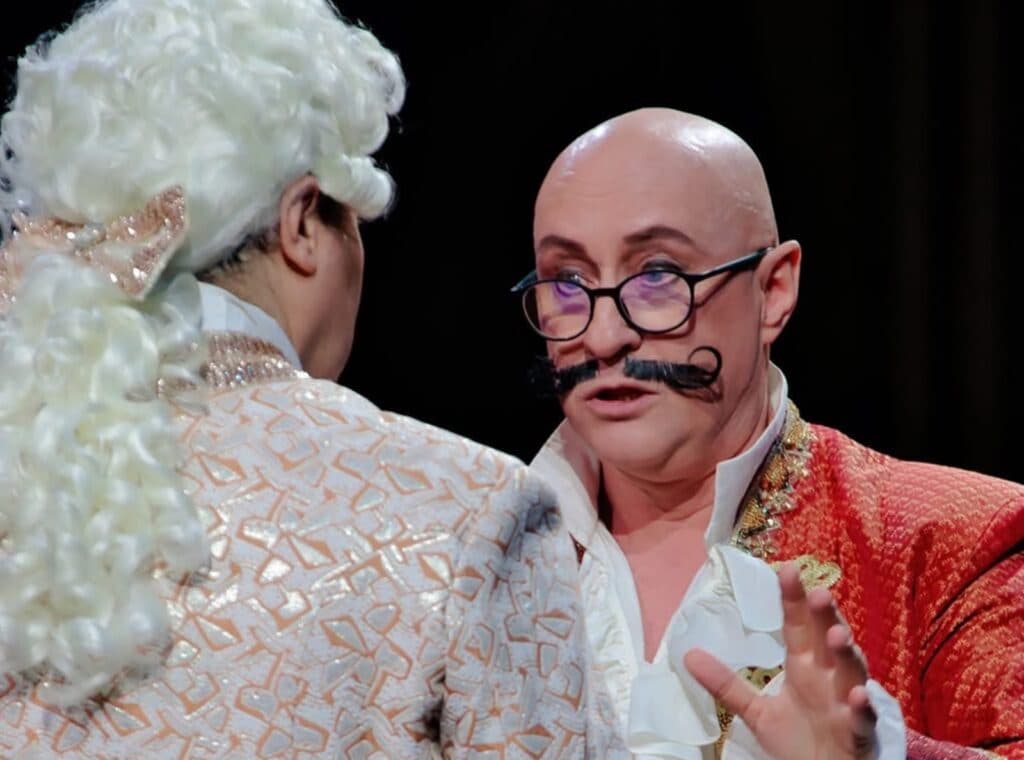 Deghizări, intrigi și iubire pe muchie de cuțit: spectacolul care cucerește Bucureștiul – „Bărbierul din Sevilla” pe scena Operei Naționale București
