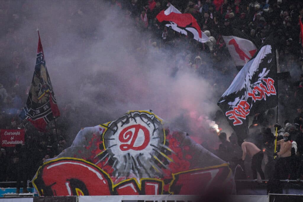 Dinamo anunță că a ajuns la un acord cu reprezentanții suporterilor privind noua identitate vizuală