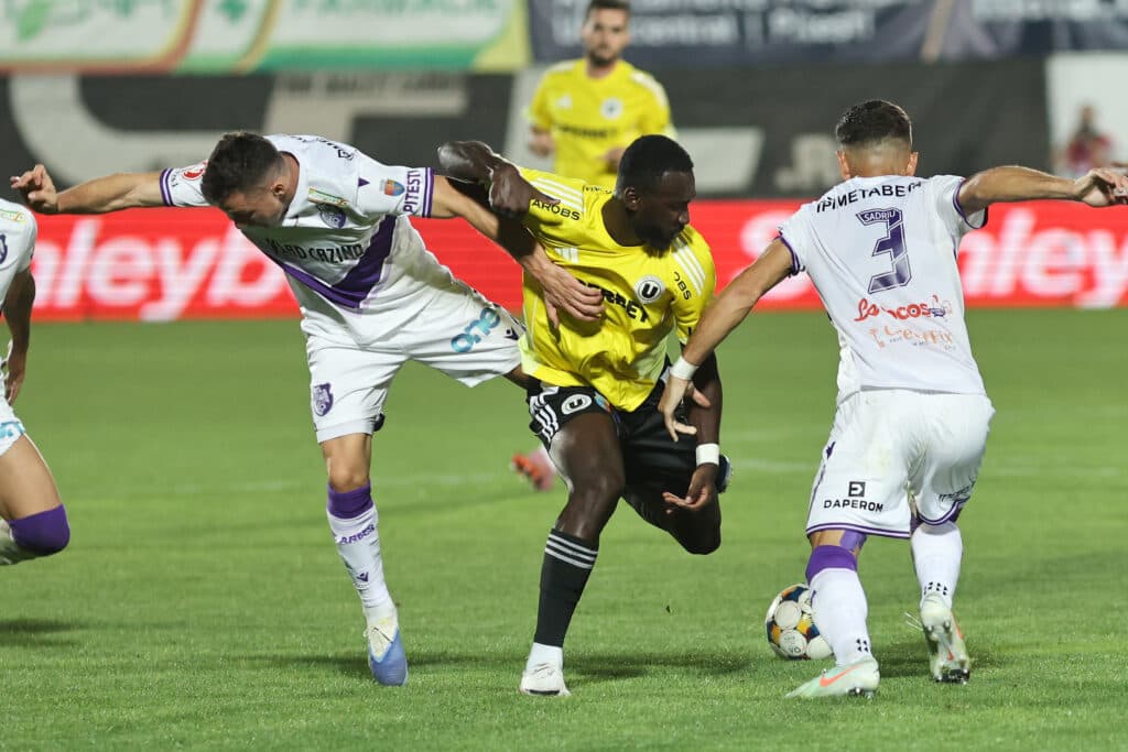 Trei partide programate sâmbătă în Superliga de fotbal. Universitatea Cluj – FC Argeș, singurul meci din play-off