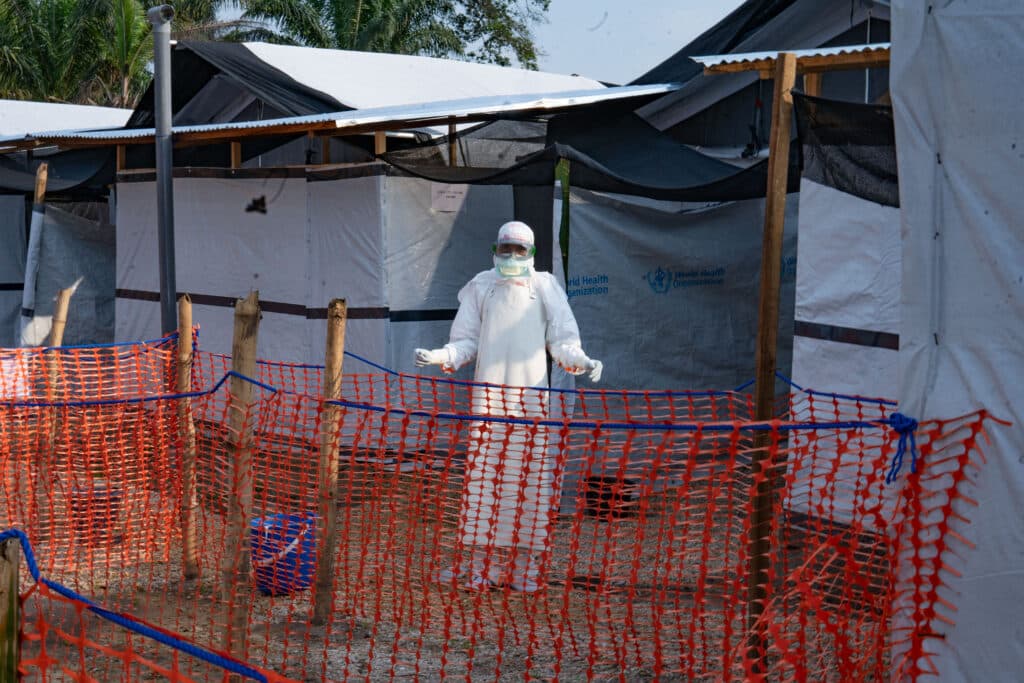 Ebola: Uganda își închide granița cu Congo din cauza creșterii numărului de infectări