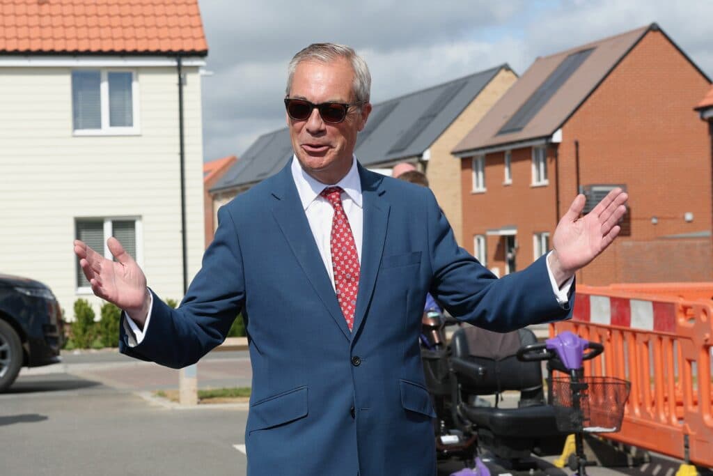 Nigel Farage, cel mai popular lider politic din UK, este anchetat pentru un cadou de 5 milioane de lire sterline. Cine i l-a oferit