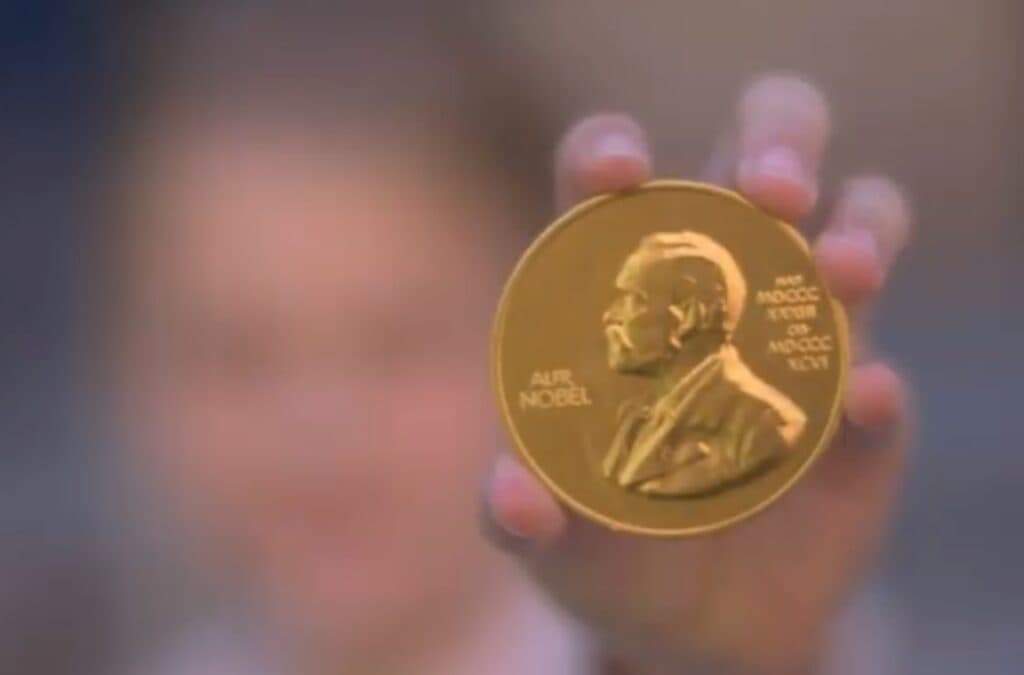 Un profesor universitar a fost exclus după ce și-ar fi inventat propriul „premiu Nobel” și și l-ar fi acordat singur