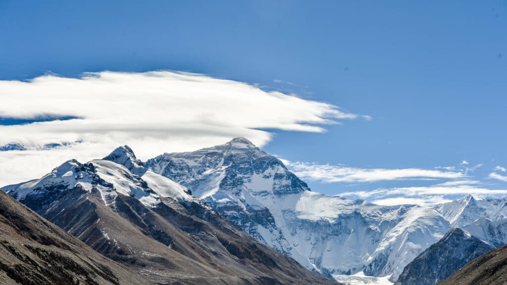 Miracol pe Everest: Alpinist dispărut și presupus mort a fost găsit în viață șase zile mai târziu „târându-se spre tabăra de bază”