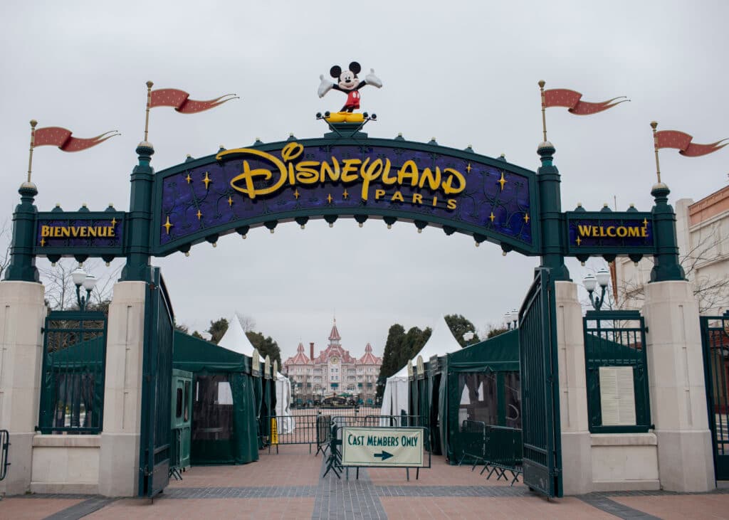 Disneyland Paris, încă pe minus după 34 de ani. Disney nu și-a recuperat investiția de 6,8 miliarde de dolari