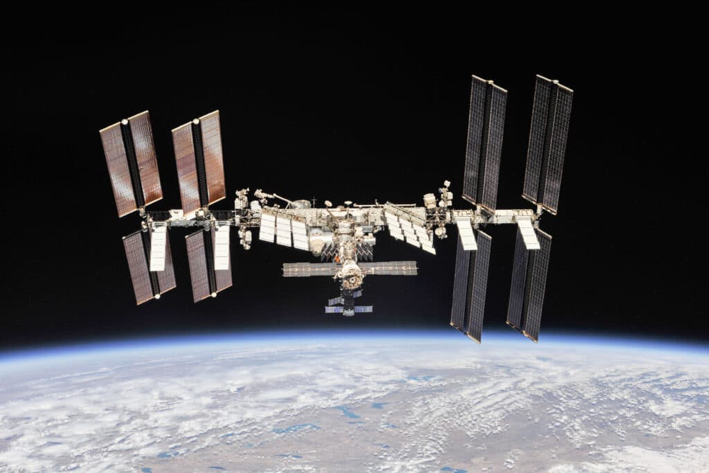Alertă pe Stația Spațială Internațională. NASA a ordonat echipajului să se adăpostească din cauza unei scurgeri de aer