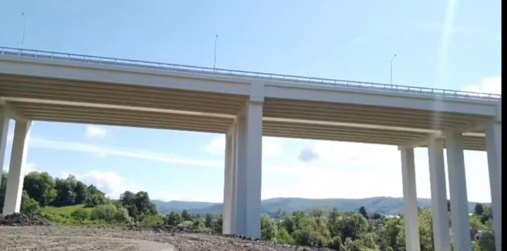 Autostrada care străpunge Carpații intră în linie dreaptă. Imagini noi