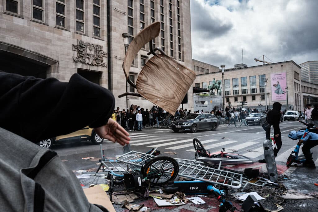 Protestele scapă de sub control în Bruxelles. „Studiile sunt doar pentru bogați”. De ce se revoltă tinerii