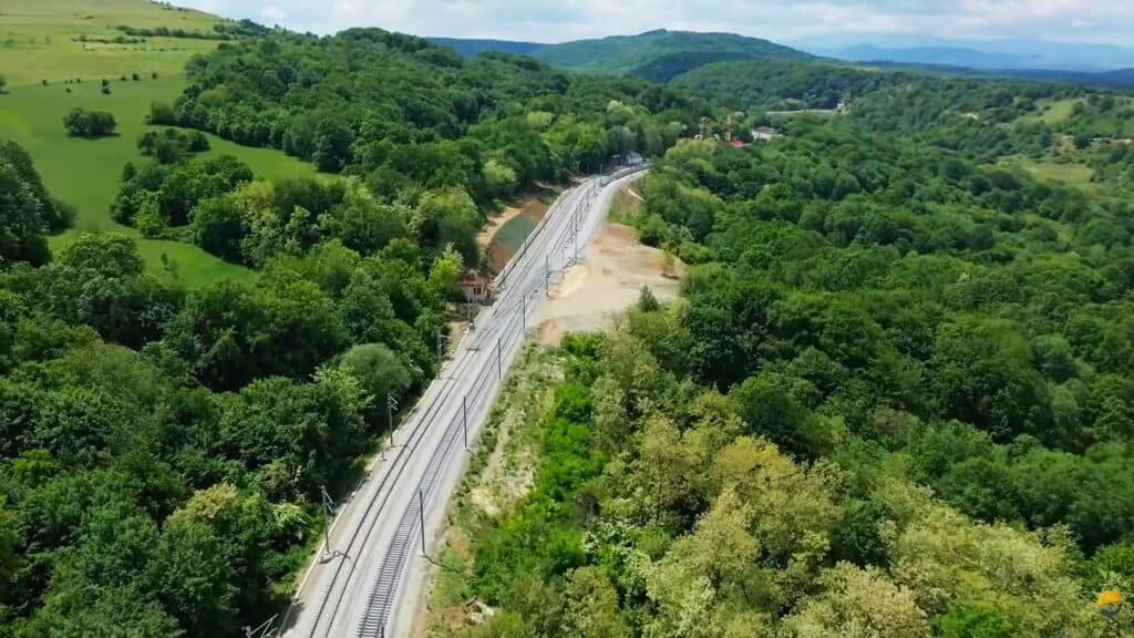 Circulă trenuri de lucru pe cea mai nouă cale ferată din România, pe un tronson de 67 de kilometri